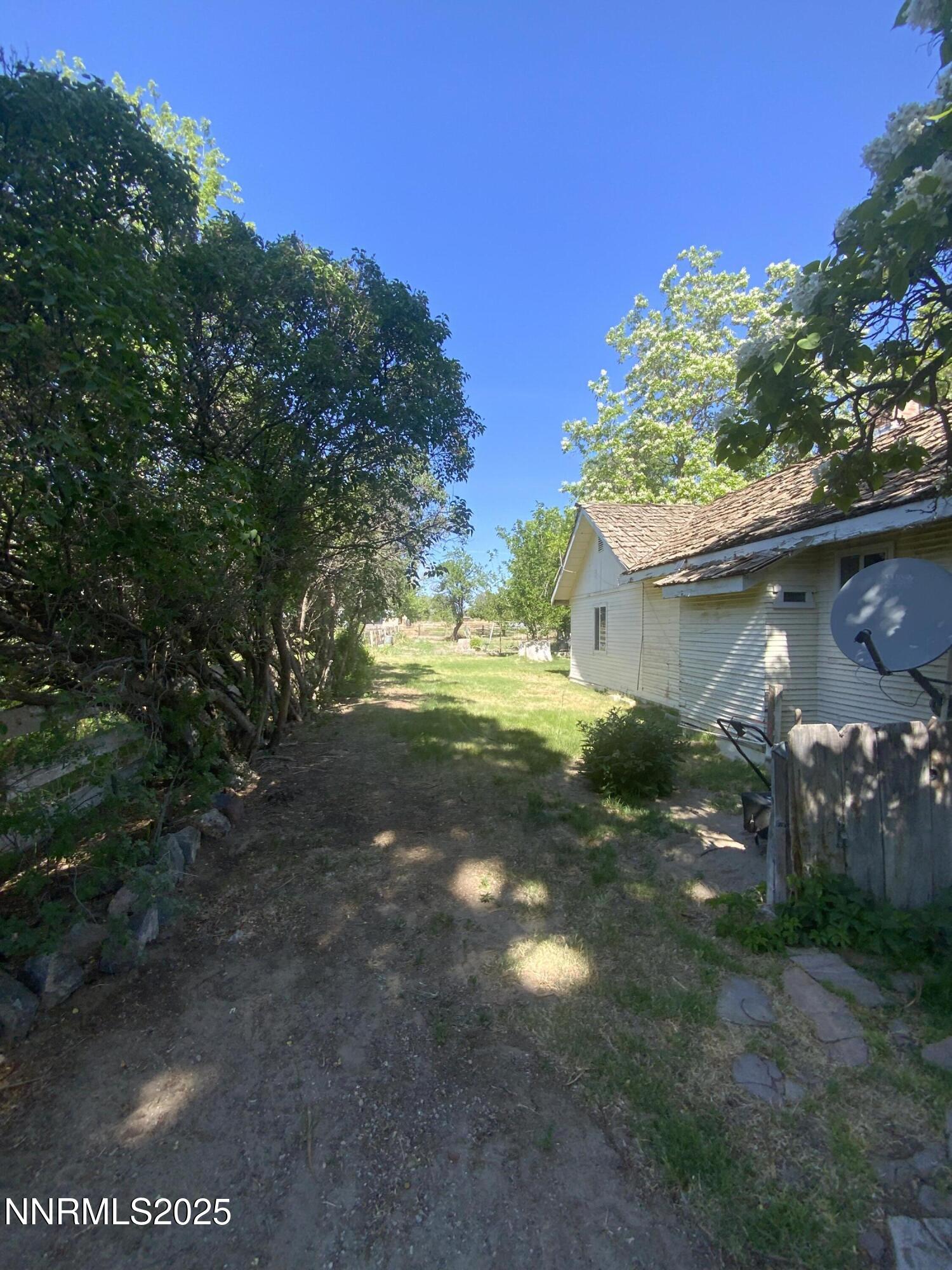 200 McLean Road Fallon, NV 89406 - Photo 2 of 16 a view of a house with a yard
