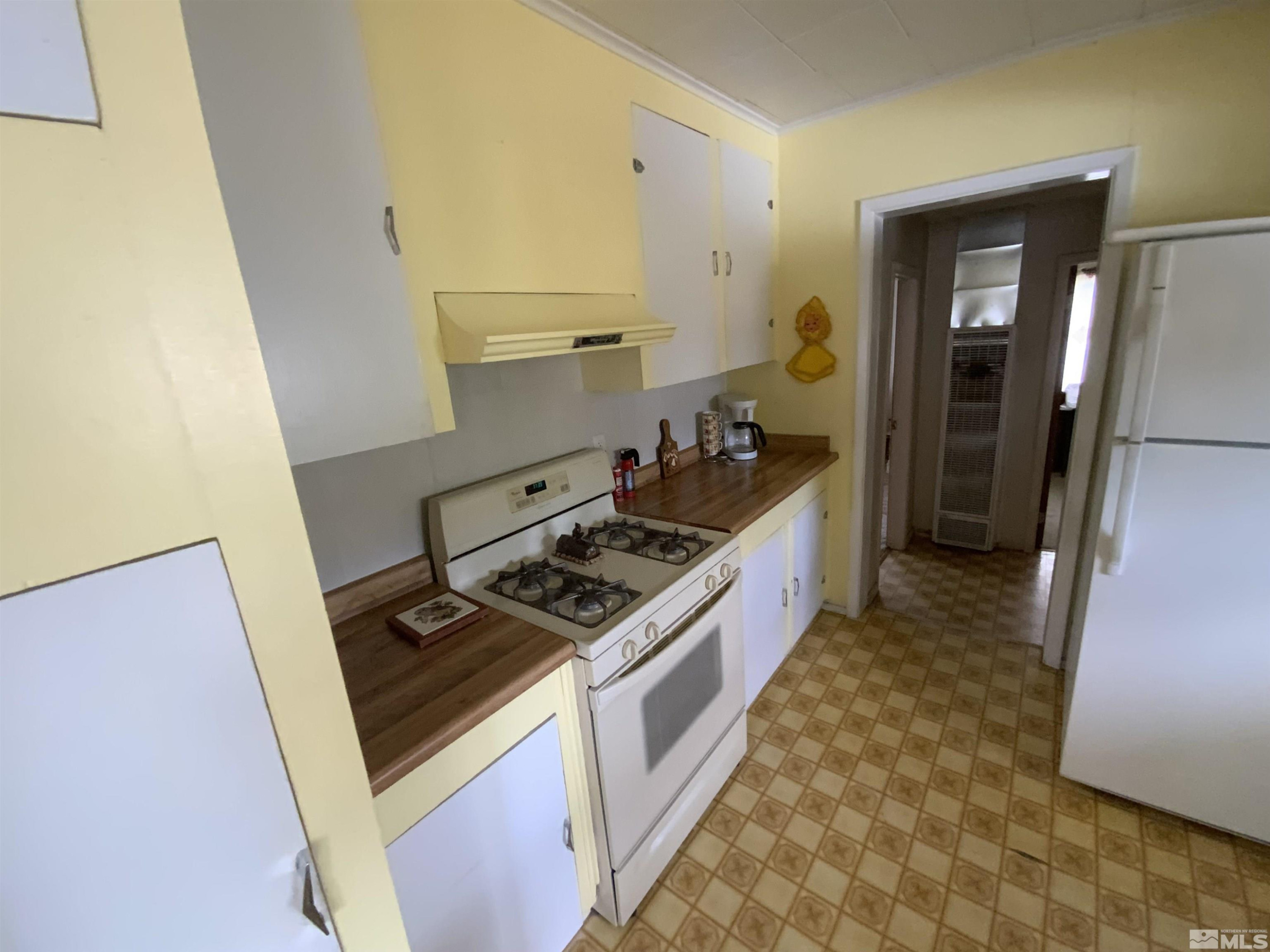 200 McLean Road Fallon, NV 89406 - Photo 9 of 16 a kitchen with a stove and a refrigerator