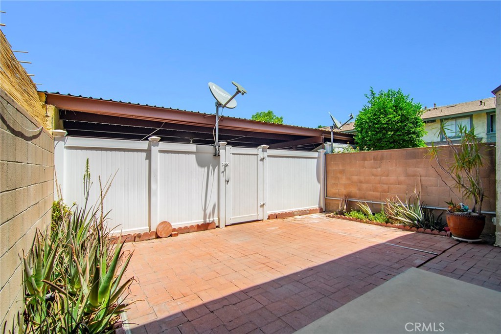 18931 Kittridge Street, Unit 73 Reseda, CA 91335 - Photo 17 of 20
