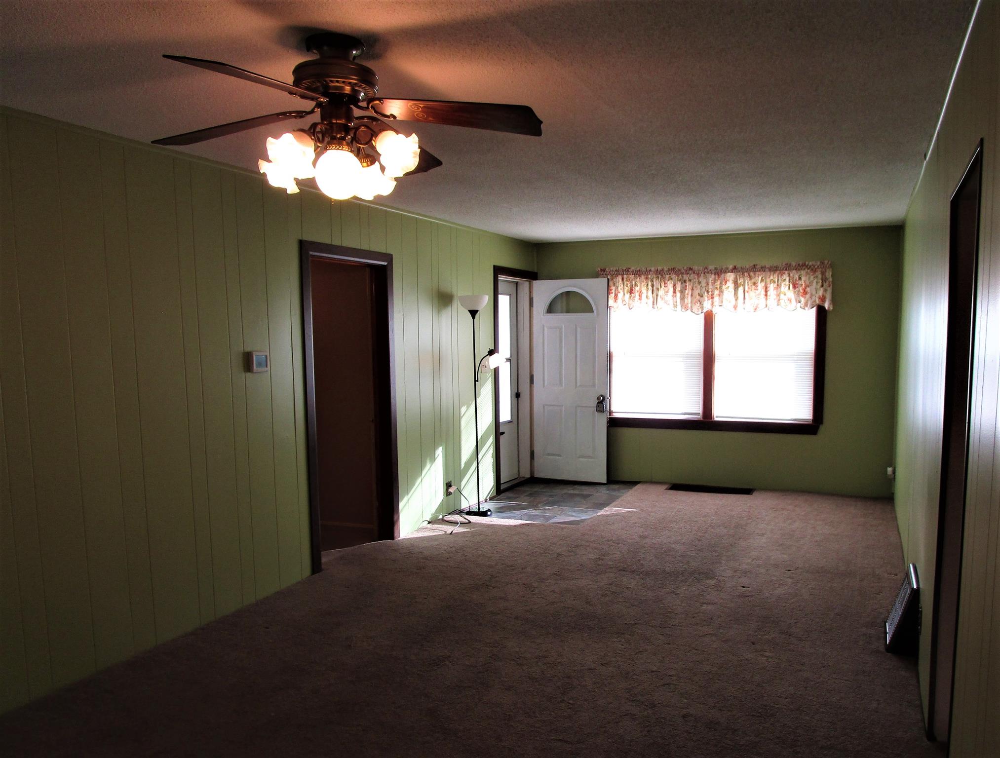828 Russell Street Decatur, IN 46733 - Photo 2 of 15