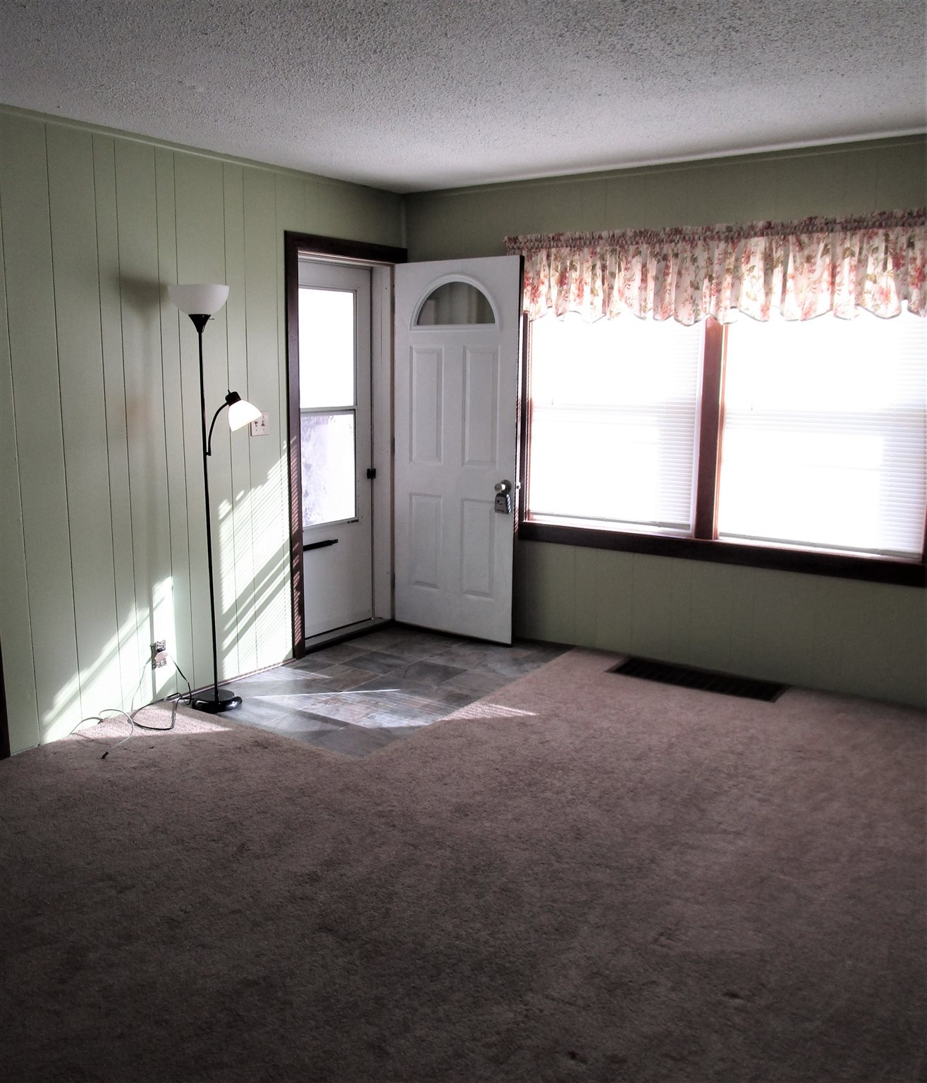 828 Russell Street Decatur, IN 46733 - Photo 7 of 15