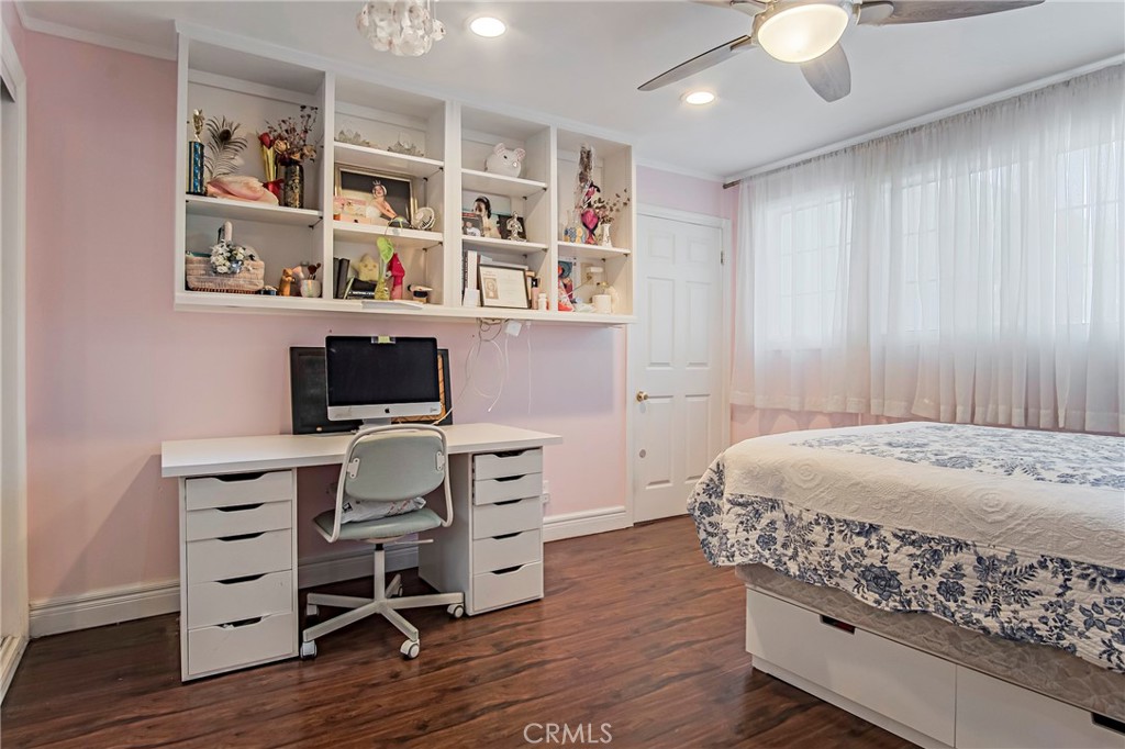 3025 Halsey Avenue Arcadia, CA 91006 - Photo 35 of 42 a bedroom with a workspace