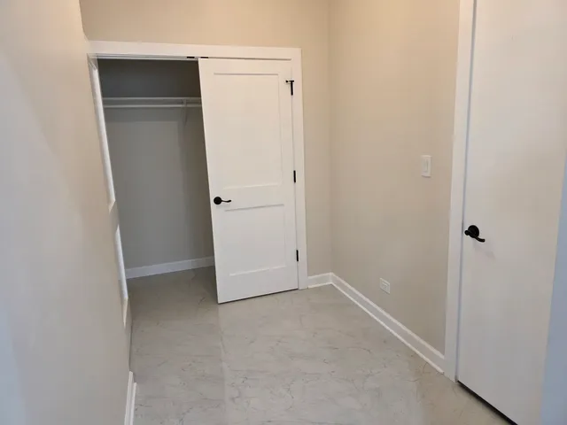 $950,000 | 926 East Crest Avenue, Addison, IL 60101