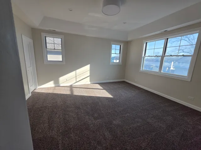 $950,000 | 926 East Crest Avenue, Addison, IL 60101