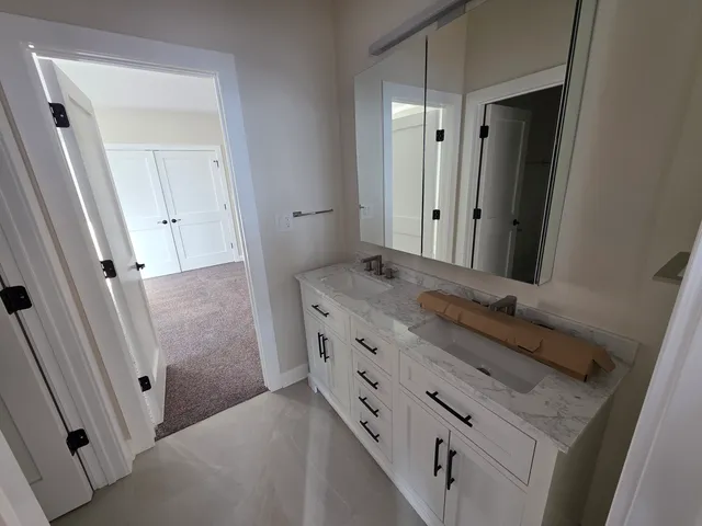 $950,000 | 926 East Crest Avenue, Addison, IL 60101