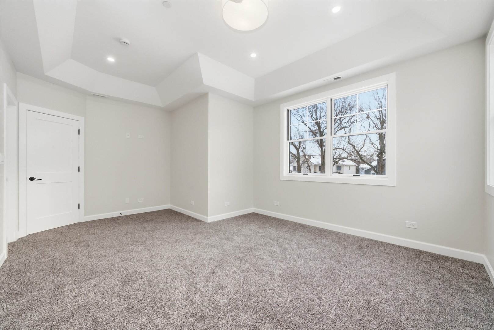 926 East Crest Avenue Addison, IL 60101 - Photo 25 of 34 a view of an empty room with a window