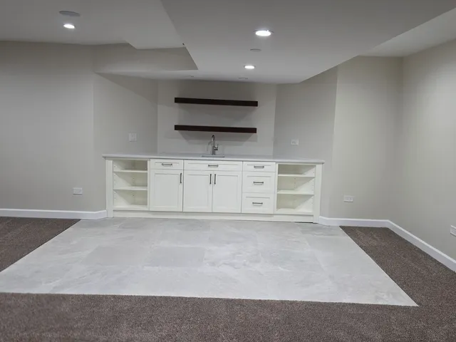 $950,000 | 926 East Crest Avenue, Addison, IL 60101