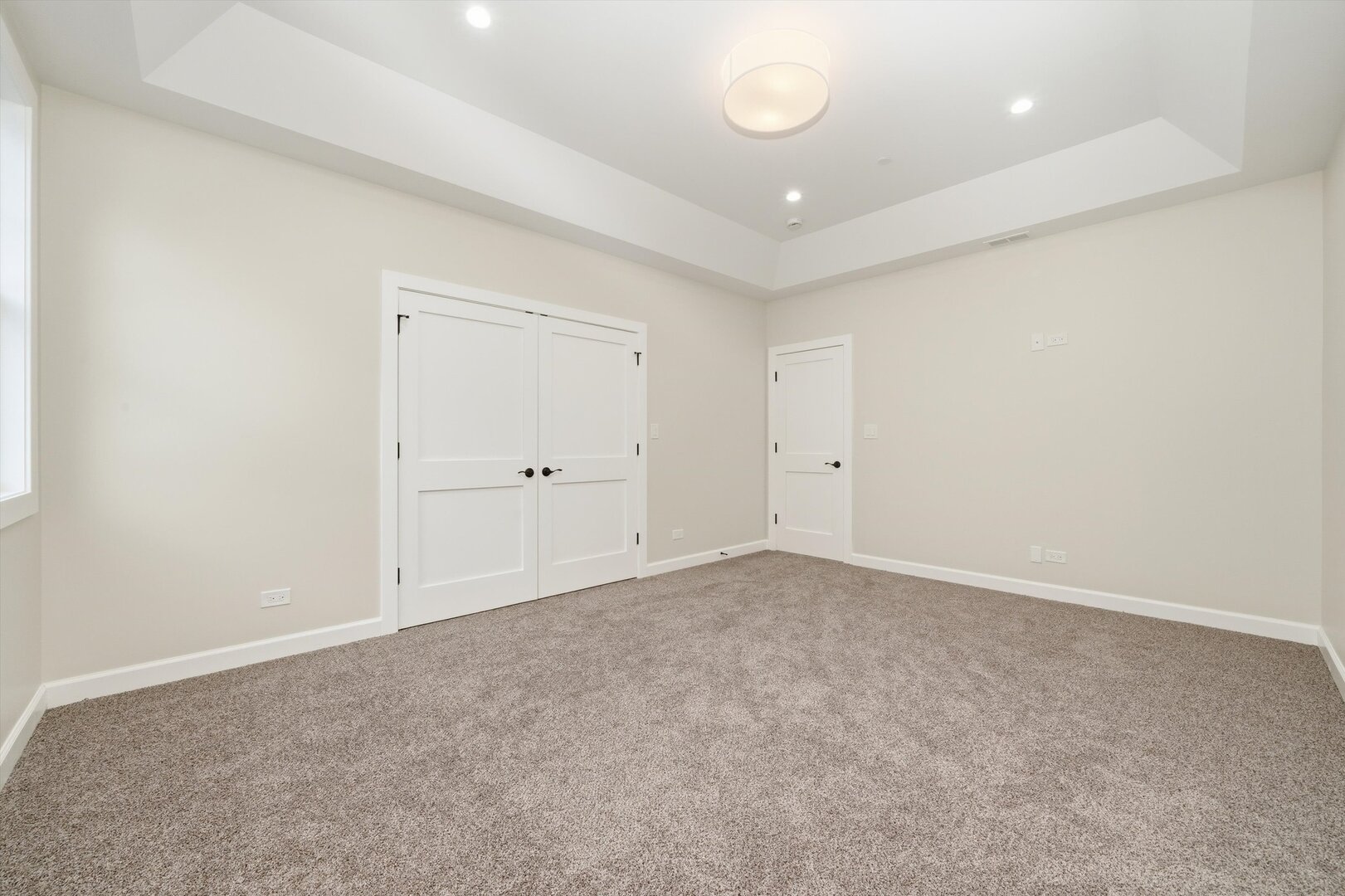 926 East Crest Avenue Addison, IL 60101 - Photo 27 of 34 a view of an empty room