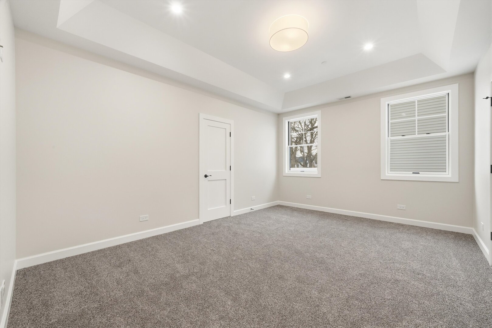 926 East Crest Avenue Addison, IL 60101 - Photo 28 of 34 an empty room with windows