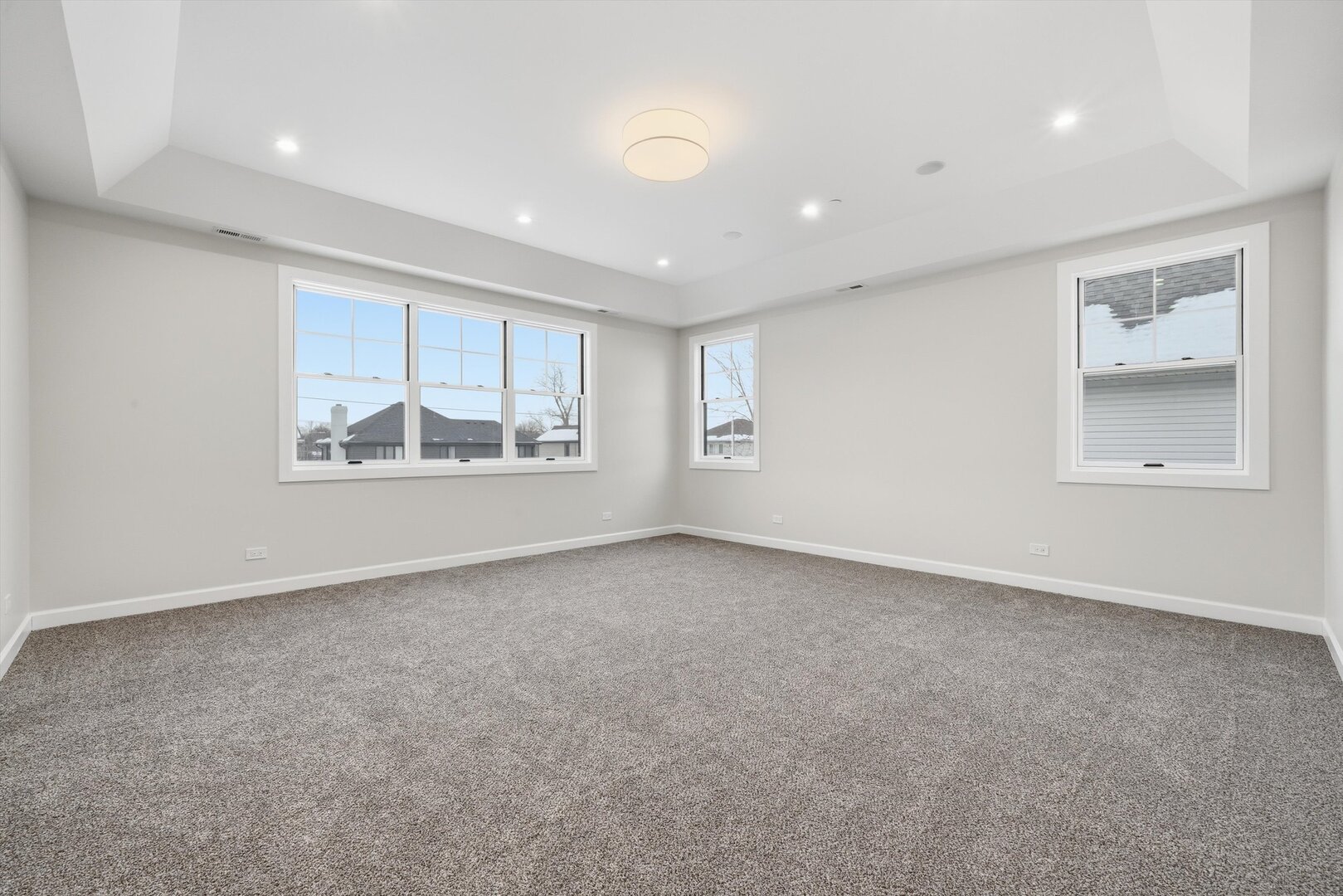 926 East Crest Avenue Addison, IL 60101 - Photo 29 of 34 an empty room with windows and white walls