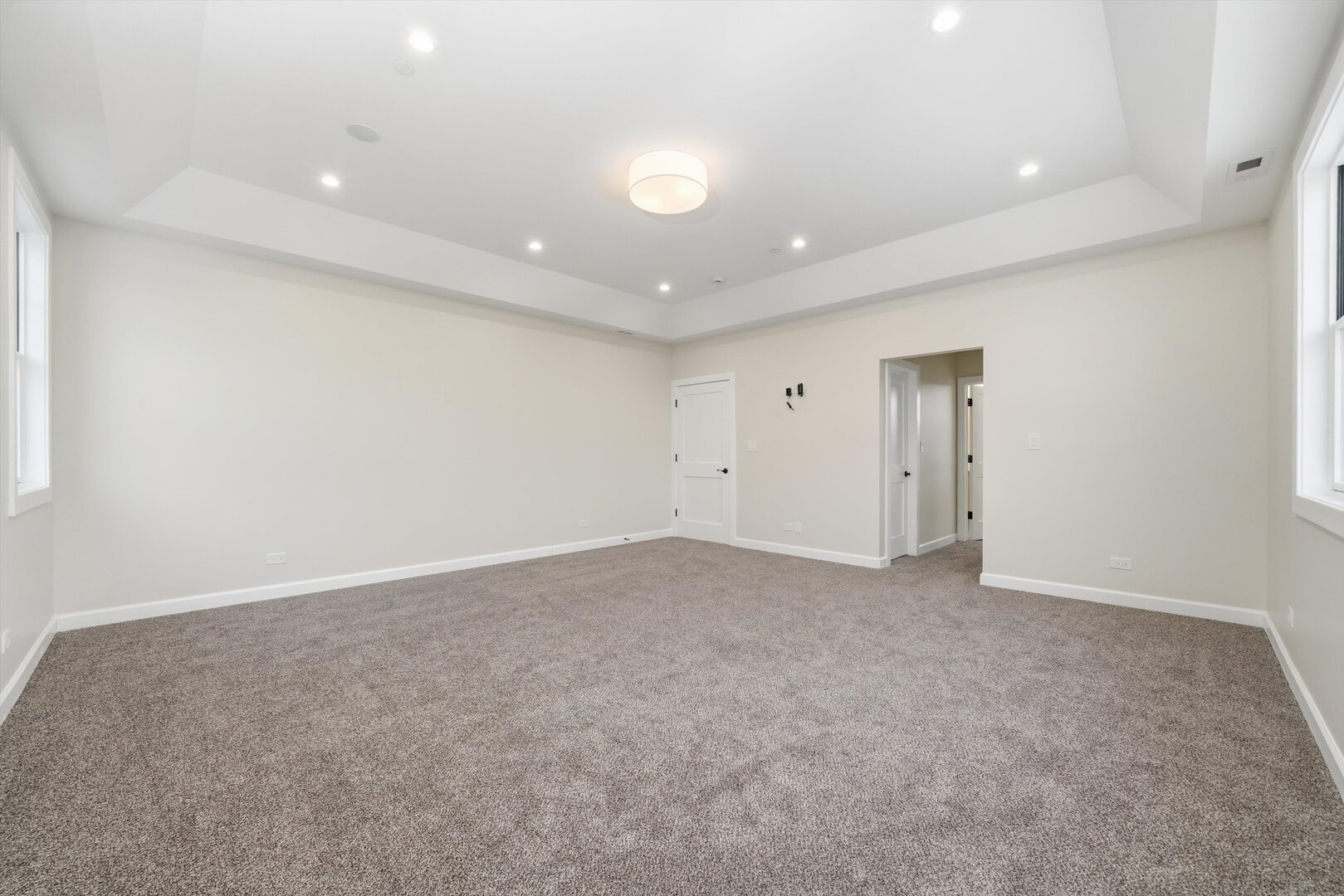 926 East Crest Avenue Addison, IL 60101 - Photo 30 of 34 a view of an empty room