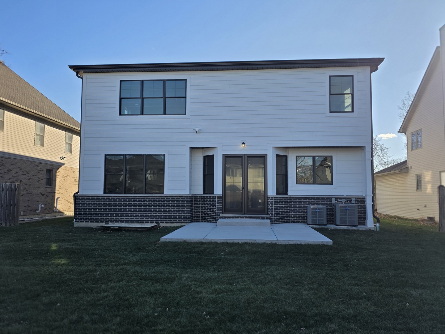 926 East Crest Avenue Addison, IL 60101 - Photo 5 of 34 a house view with a garden space