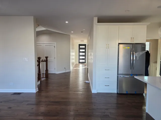 $950,000 | 926 East Crest Avenue, Addison, IL 60101