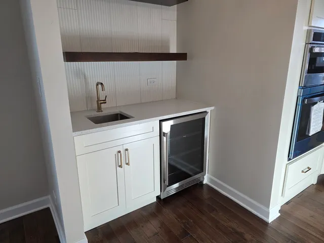 $950,000 | 926 East Crest Avenue, Addison, IL 60101