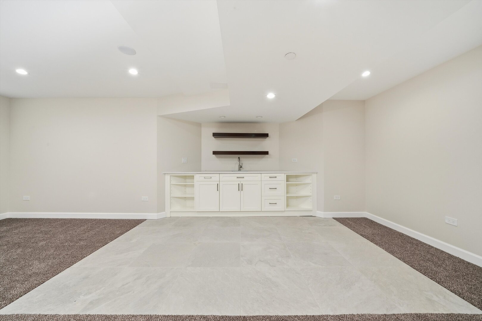 926 East Crest Avenue Addison, IL 60101 - Photo 10 of 34 a view of empty room with a ceiling fan