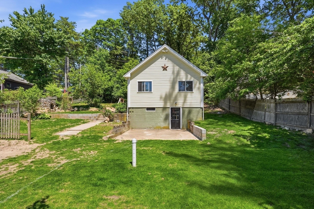 10 Fir Road Pembroke, MA 02359 - Photo 2 of 38