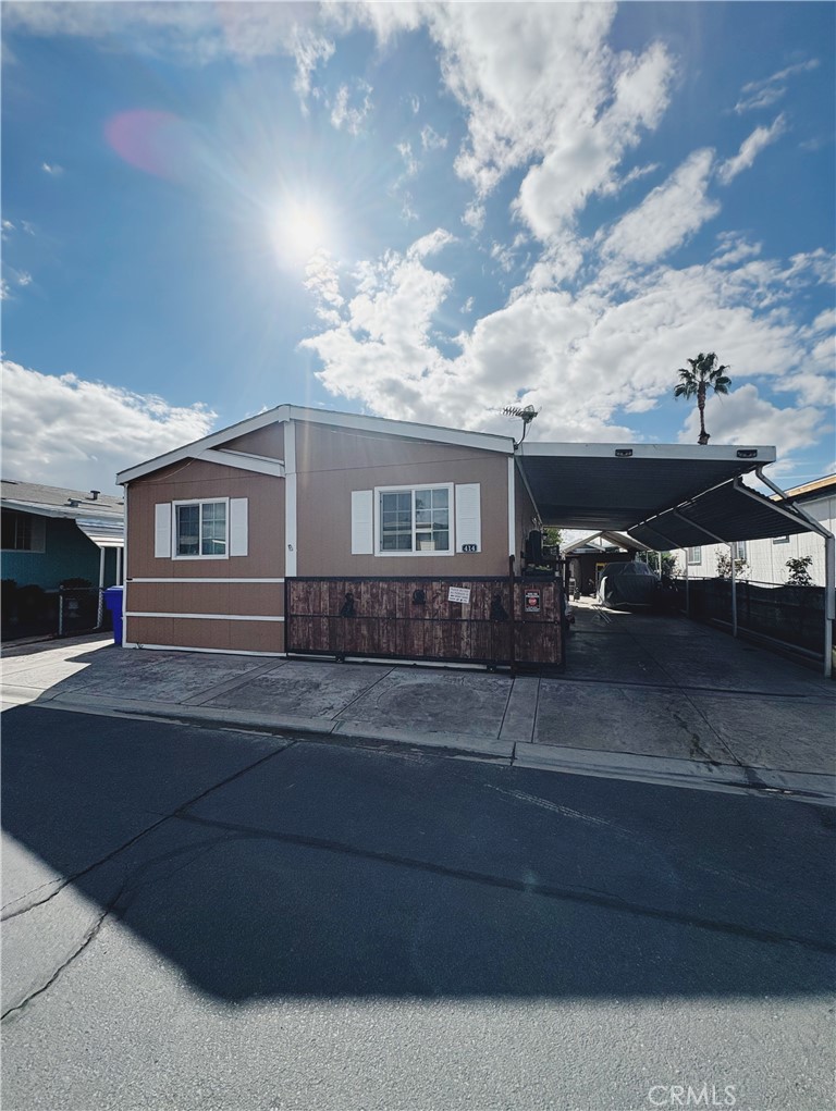 3825 Crestmore Road, Unit 414 Riverside, CA 92509 - Photo 31 of 31 Welcome to this charming 3-bedroom, 2-bath mobile home offering comfort, functionality, and great value. The spacious layout features an open-concept living area that flows seamlessly into the kitchen, perfect for both relaxing and entertaining. The primary bedroom includes a private bathroom for added convenience, while the additional bedrooms provide flexibility for family, guests, or a home office.
Enjoy natural light throughout the home, along with ample storage and a practical floor plan designed...