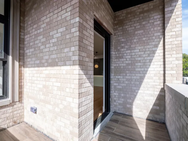 $969,000 | 2471 North Clybourn Avenue, Unit 3, Chicago, IL 60614