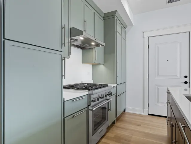 $969,000 | 2471 North Clybourn Avenue, Unit 3, Chicago, IL 60614