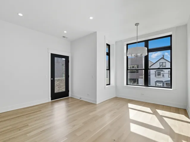 $969,000 | 2471 North Clybourn Avenue, Unit 3, Chicago, IL 60614