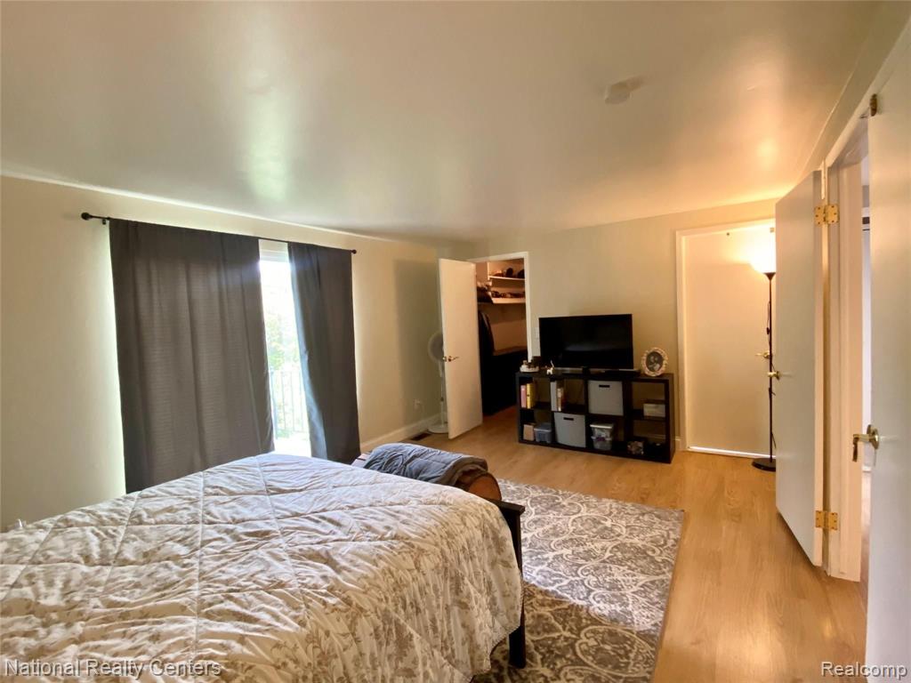 42252 Barchester Road Canton, MI 48187 - Photo 23 of 47