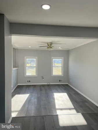 a view of empty room with window