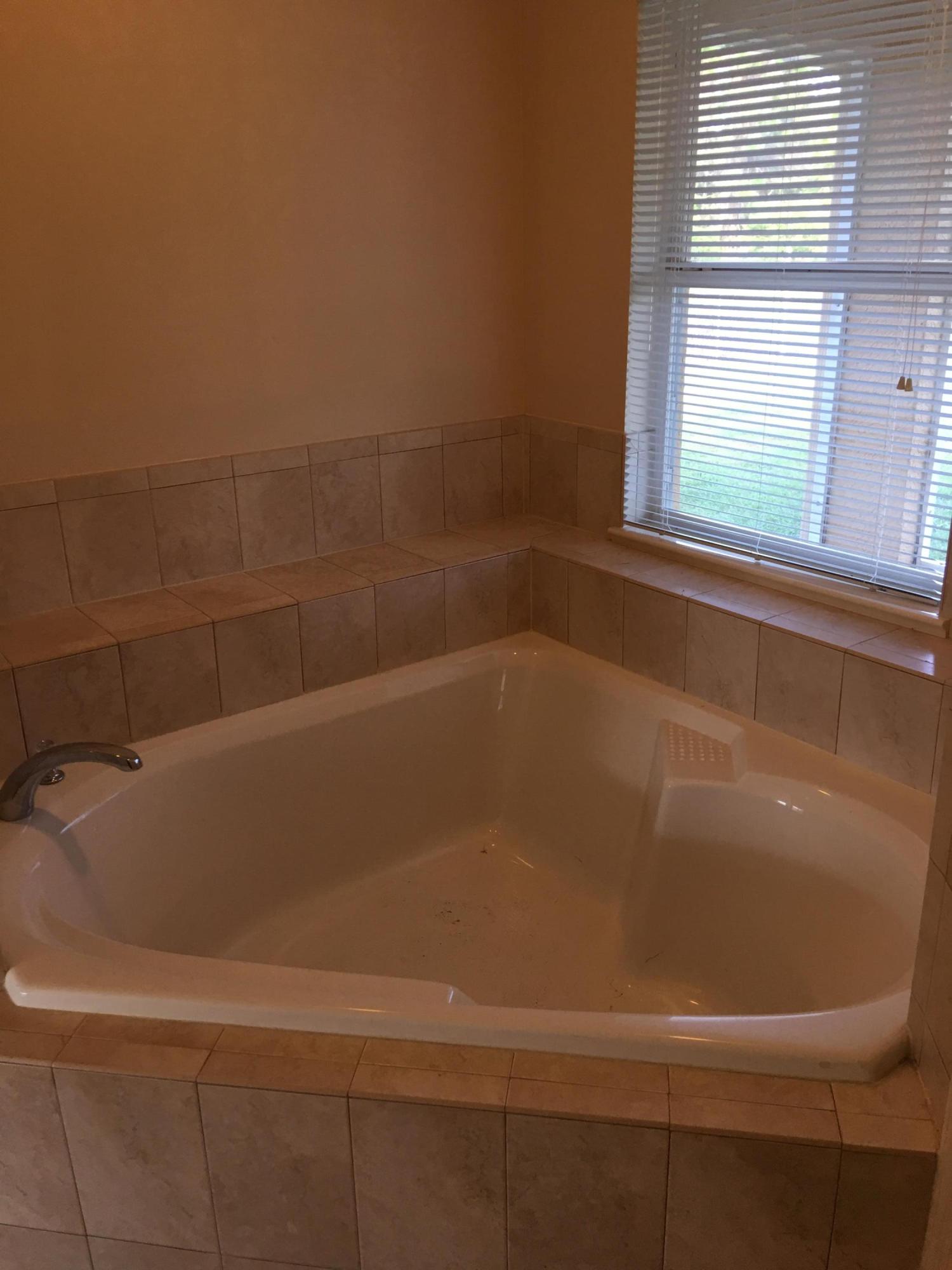 1610 Southwest Malmo Road Port St. Lucie, FL 34953 - Photo 12 of 18 Malmo Romantub MB