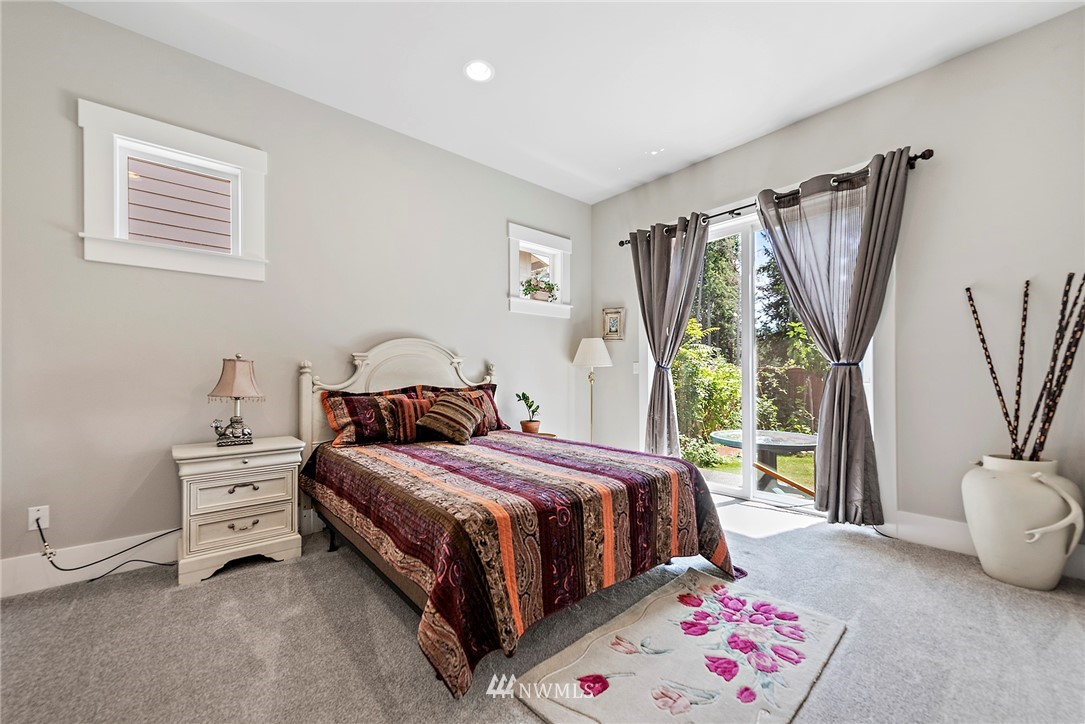 6513 Southeast 7th Place Renton, WA 98059 - Photo 5 of 25 Gallery Image 5
