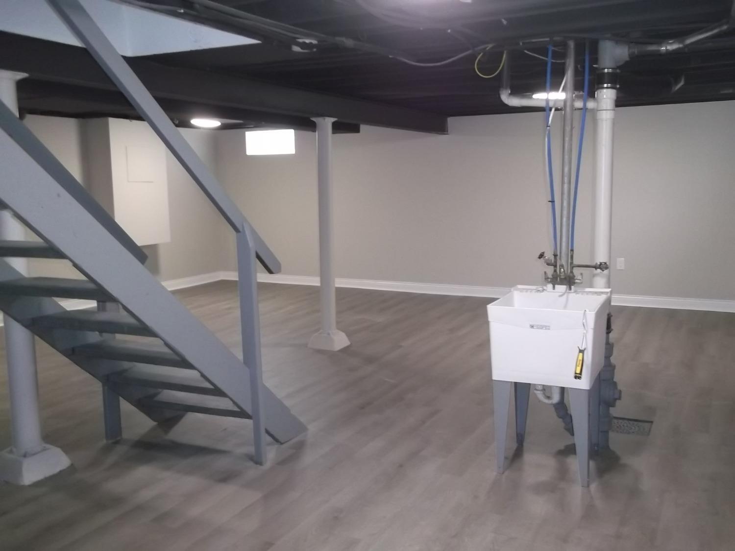 8764 Daly Road Cincinnati, OH 45231 - Photo 9 of 12