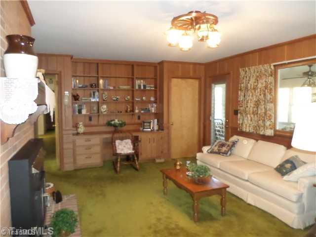 4436 Gumtree Road Winston-Salem, NC 27107 - Photo 4 of 16 Den/Family/Great Room.