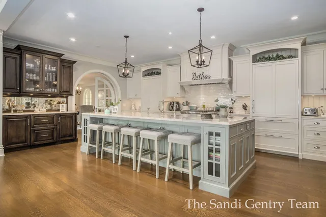 $4,995,900 | 18635 North Fruitport Road, Spring Lake, MI 49456