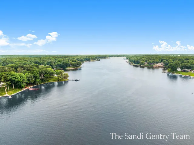 $4,995,900 | 18635 North Fruitport Road, Spring Lake, MI 49456