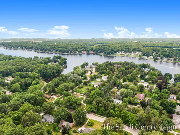 $4,995,900 | 18635 North Fruitport Road, Spring Lake, MI 49456
