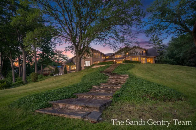 $4,995,900 | 18635 North Fruitport Road, Spring Lake, MI 49456