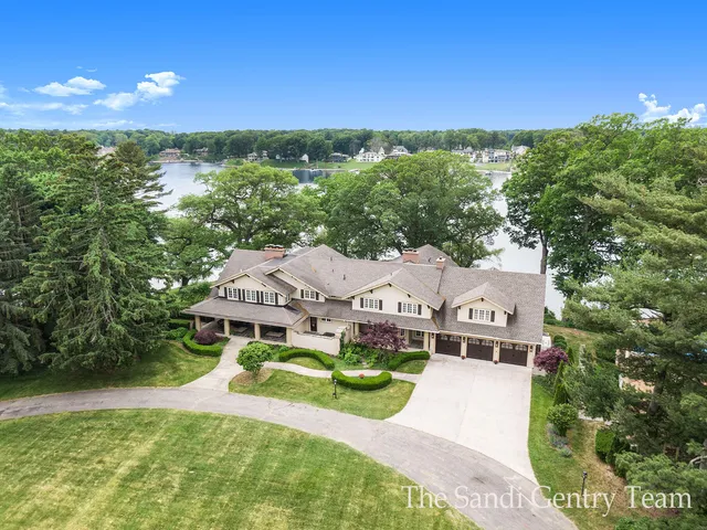 $4,995,900 | 18635 North Fruitport Road, Spring Lake, MI 49456