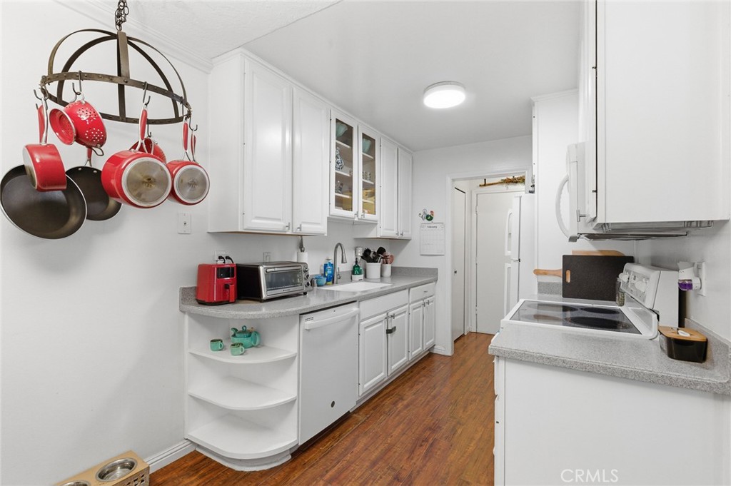 12200 Montecito Road, Unit D101 Seal Beach, CA 90740 - Photo 4 of 26