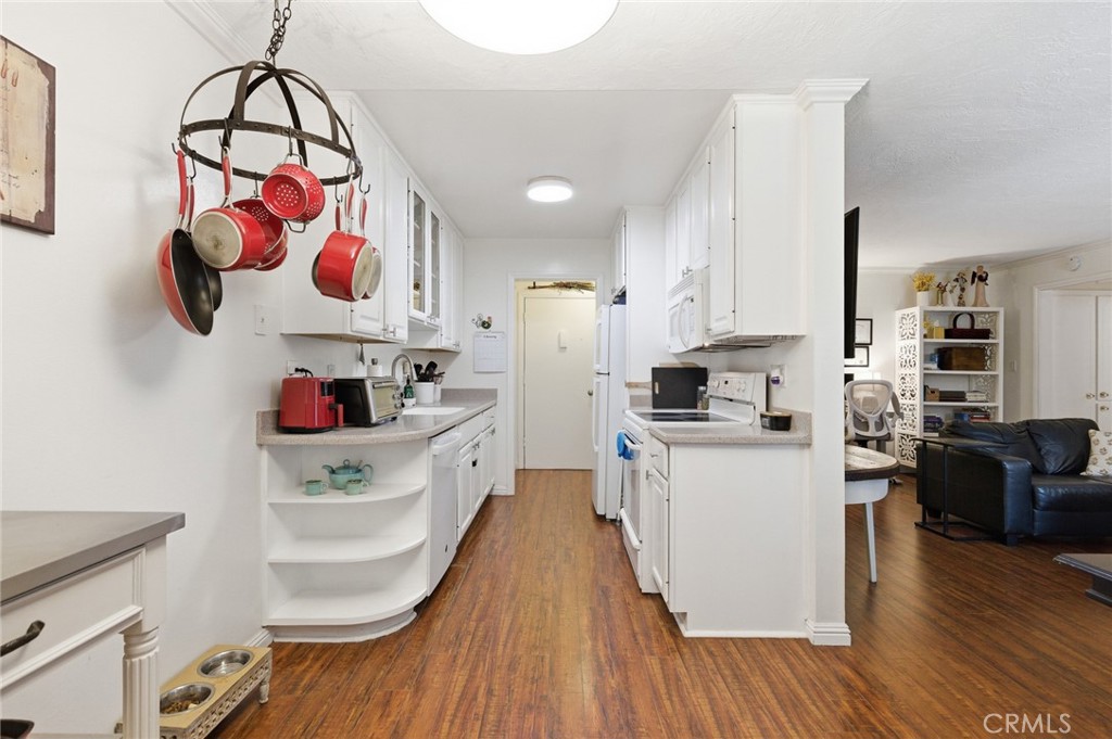 12200 Montecito Road, Unit D101 Seal Beach, CA 90740 - Photo 5 of 26