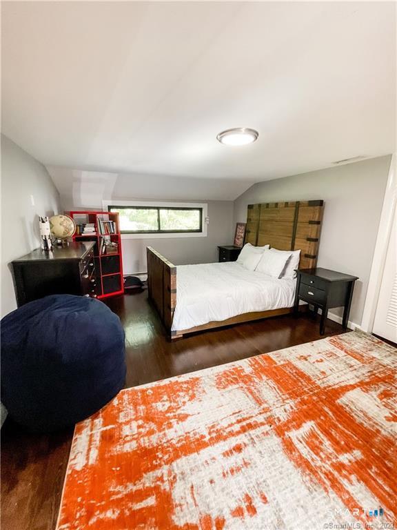 32 Tuxis Road Madison, CT 06443 - Photo 27 of 35 2nd floor Guest Bedroom with full bath.
