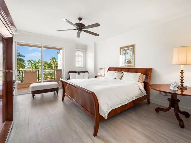 a view of a yard and an trees