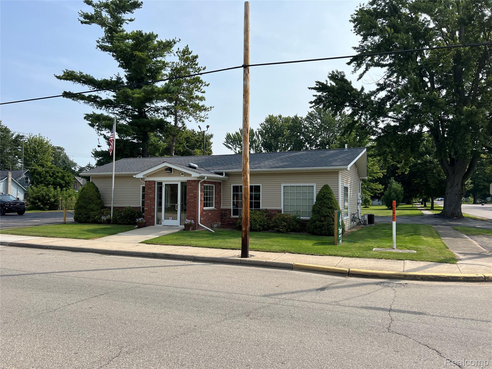 2543 South Sherman Road Applegate, MI 48401 - Photo 8 of 15 fr3.jpg