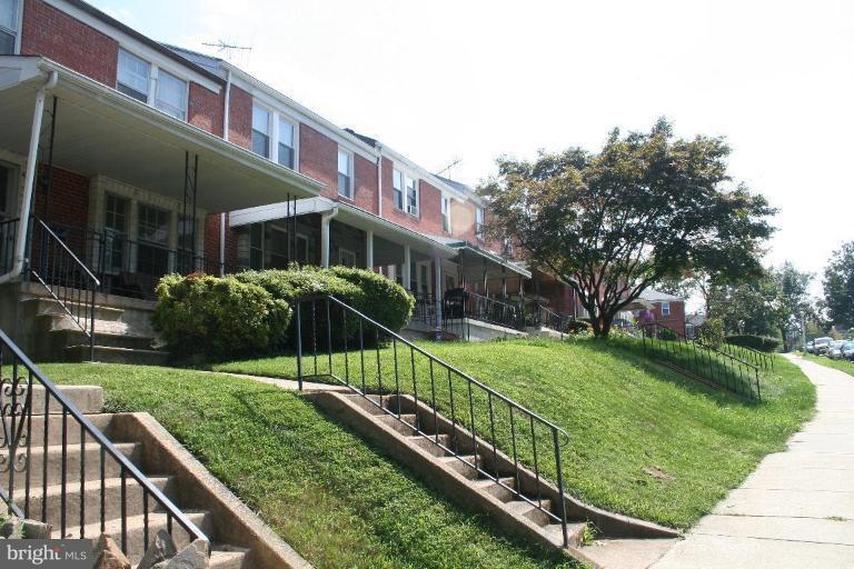 4903 Briarclift Road Baltimore, MD 21229 - Photo 3 of 10 Well Kept Neighborhood In quiet Second Of Ten Hill