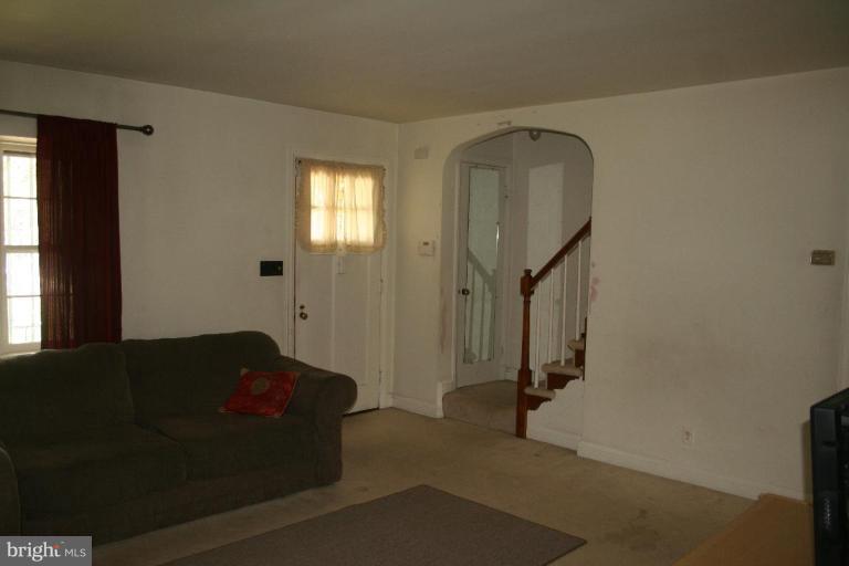 4903 Briarclift Road Baltimore, MD 21229 - Photo 7 of 10 Living Room