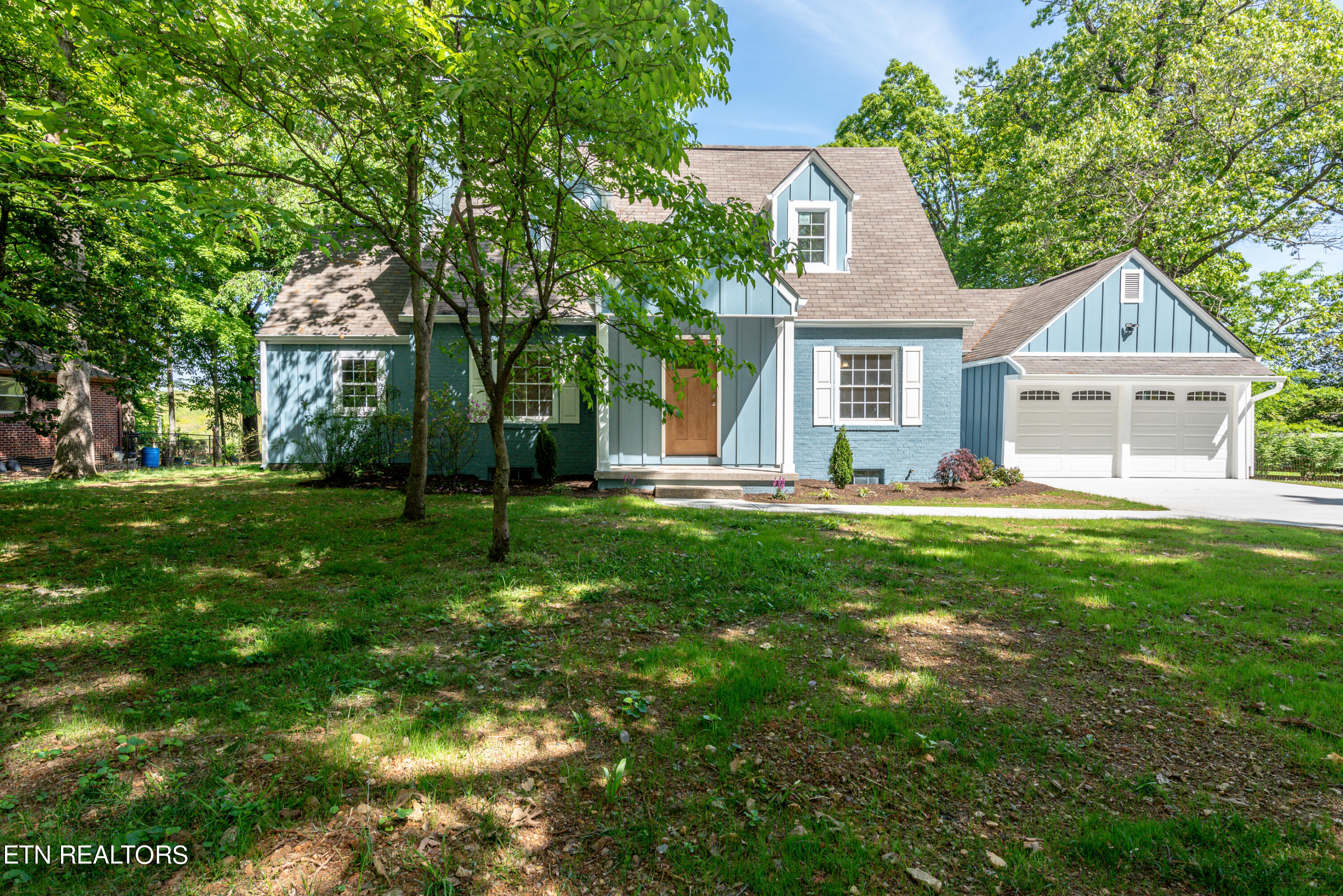 679 East Hunt Road Alcoa, TN 37701 - Photo 1 of 33 DSC_2858