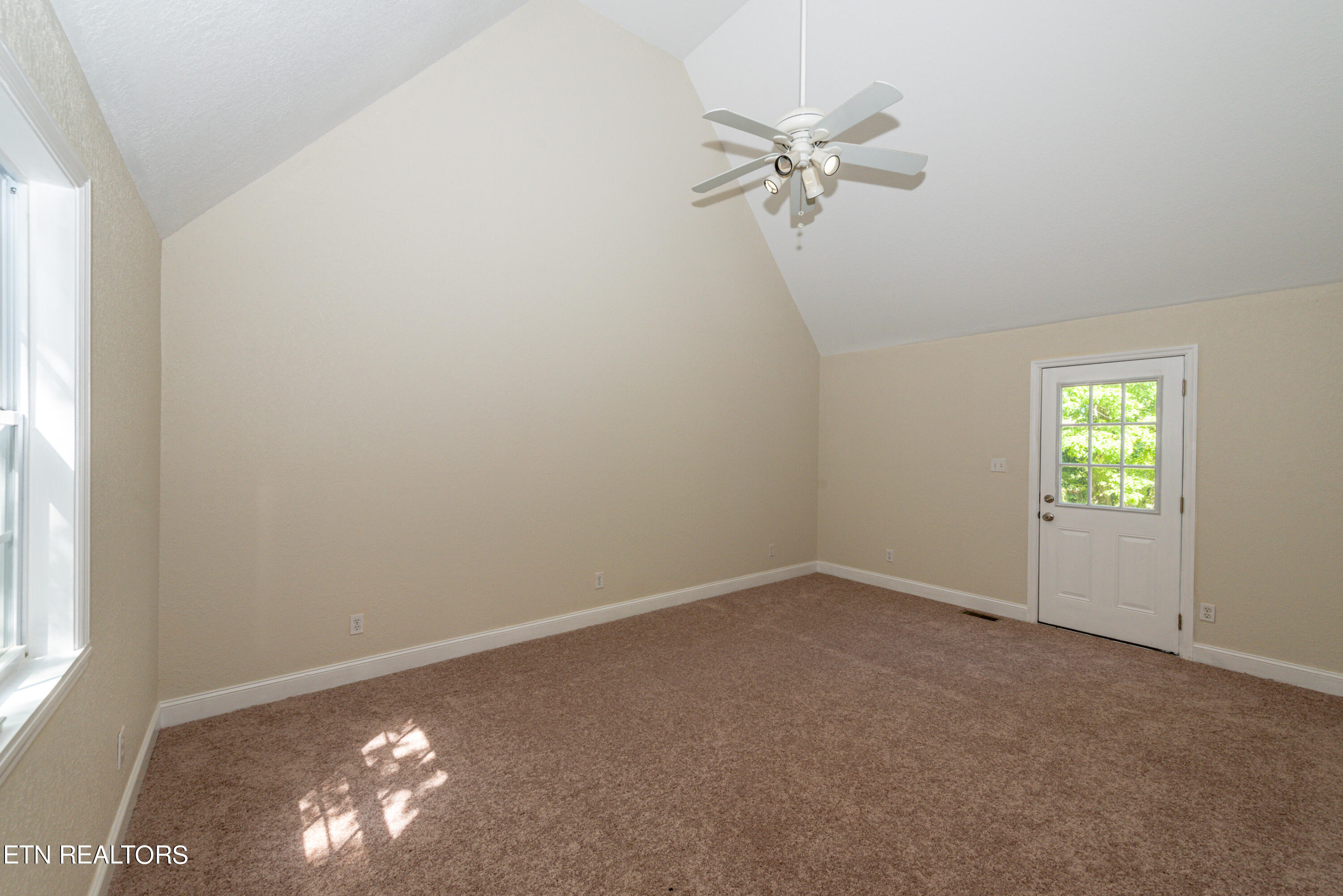 679 East Hunt Road Alcoa, TN 37701 - Photo 24 of 33 DSC_2833