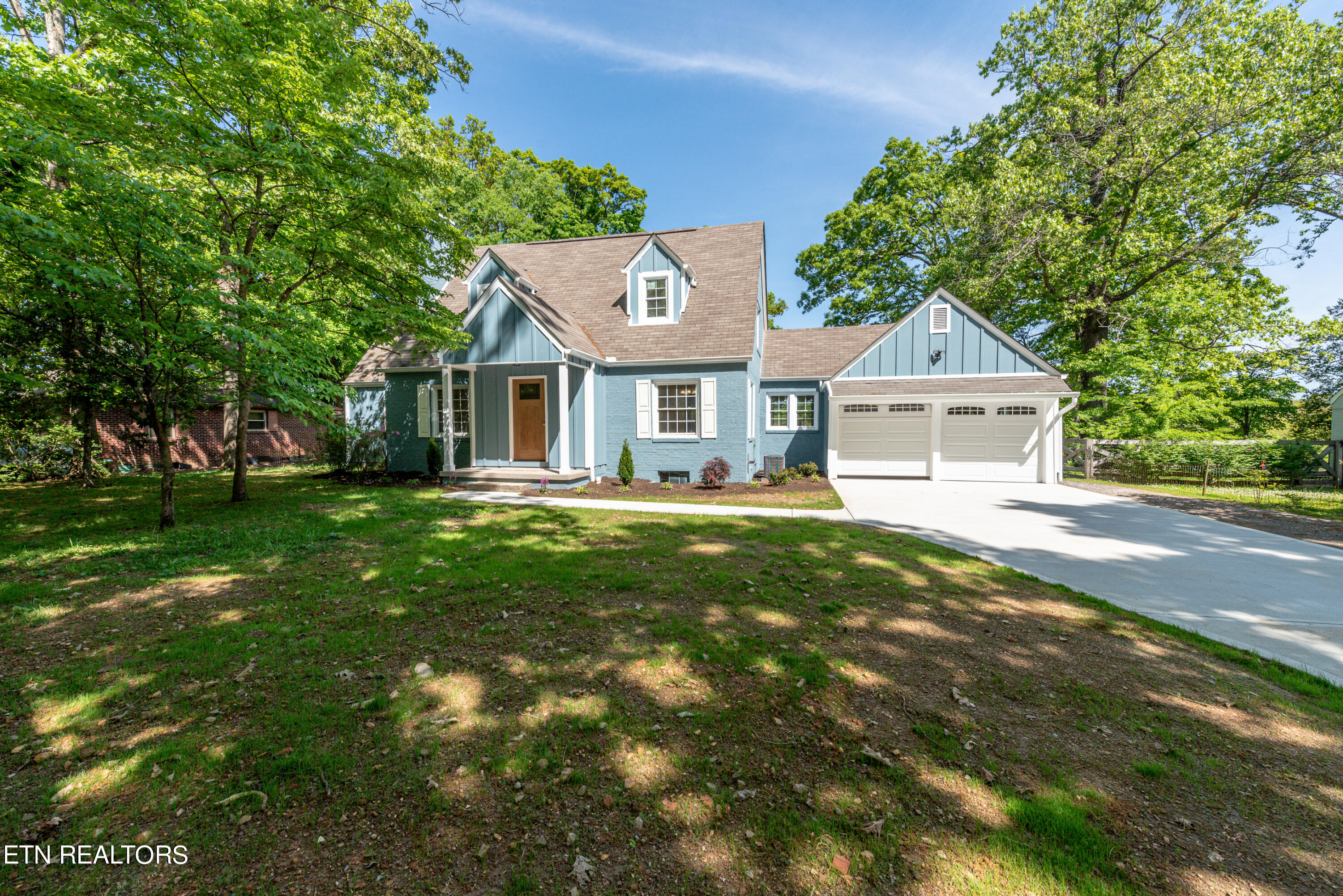679 East Hunt Road Alcoa, TN 37701 - Photo 5 of 33 DSC_2855