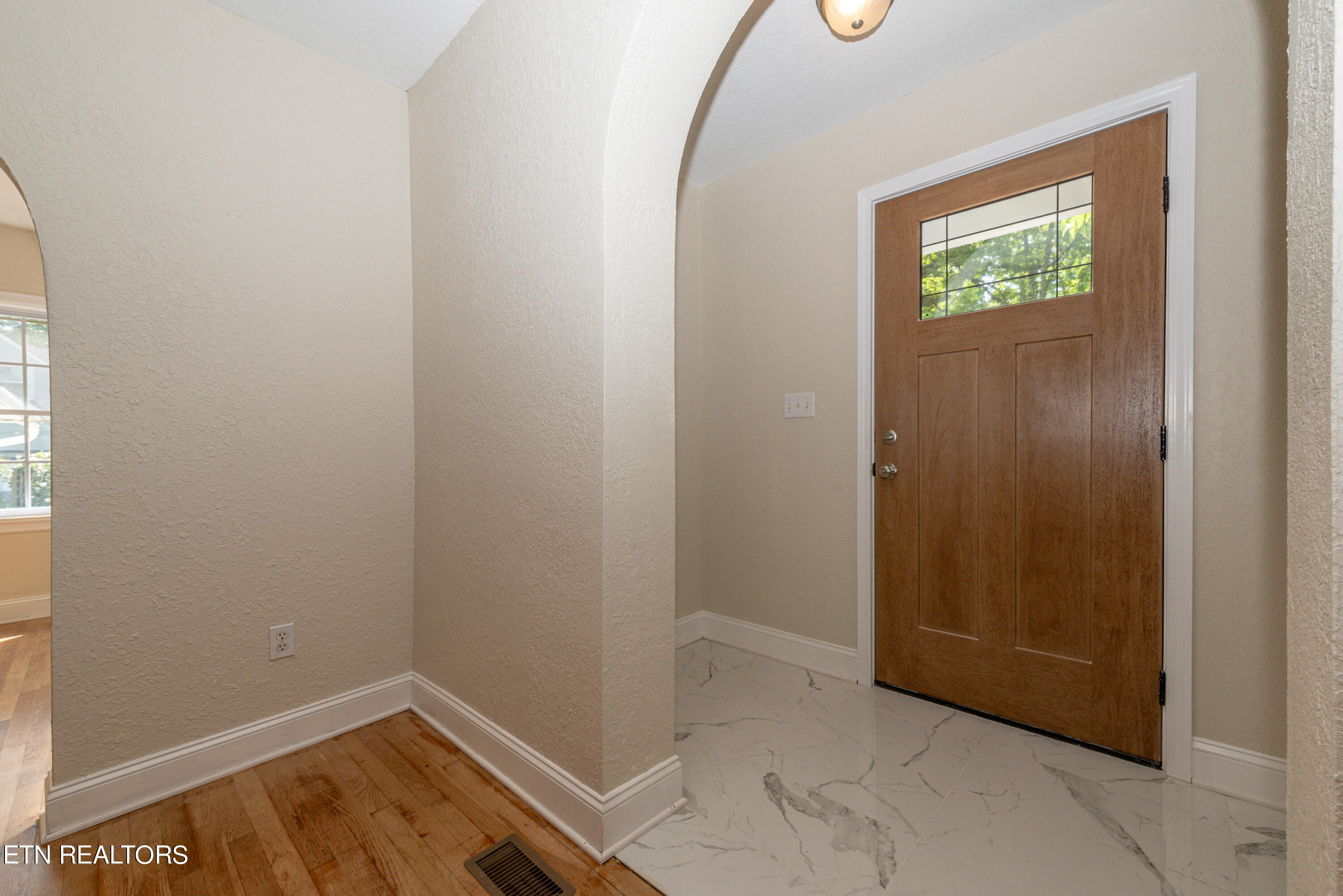 679 East Hunt Road Alcoa, TN 37701 - Photo 10 of 33 DSC_2802