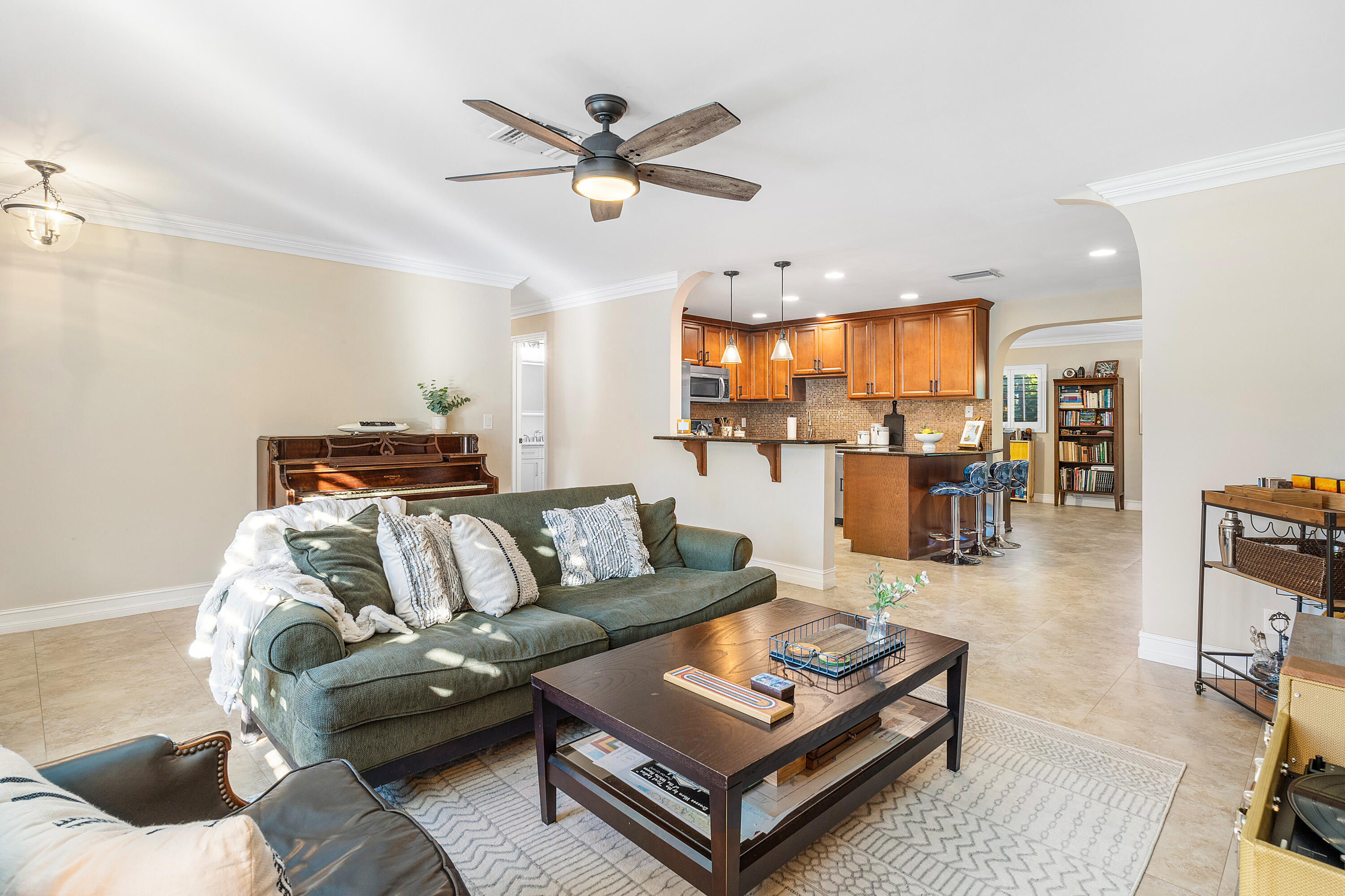 770 Northwest 3rd Avenue Boca Raton, FL 33432 - Photo 8 of 45 Living Room