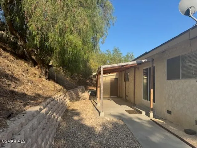 a view of backyard space