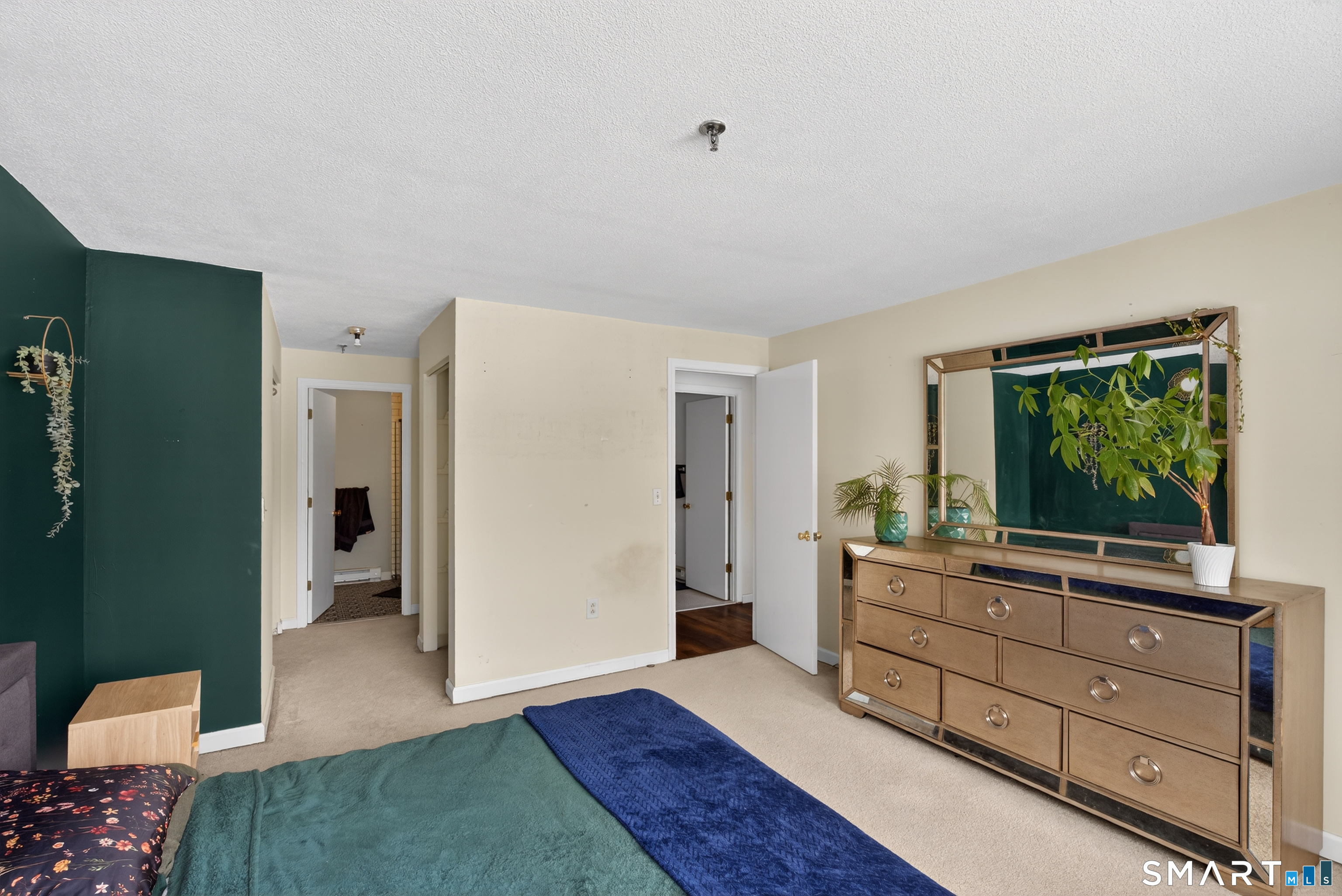 21 Putter Drive, Unit 303S Wallingford, CT 06492 - Photo 11 of 30 a living room with furniture and a flat screen tv
