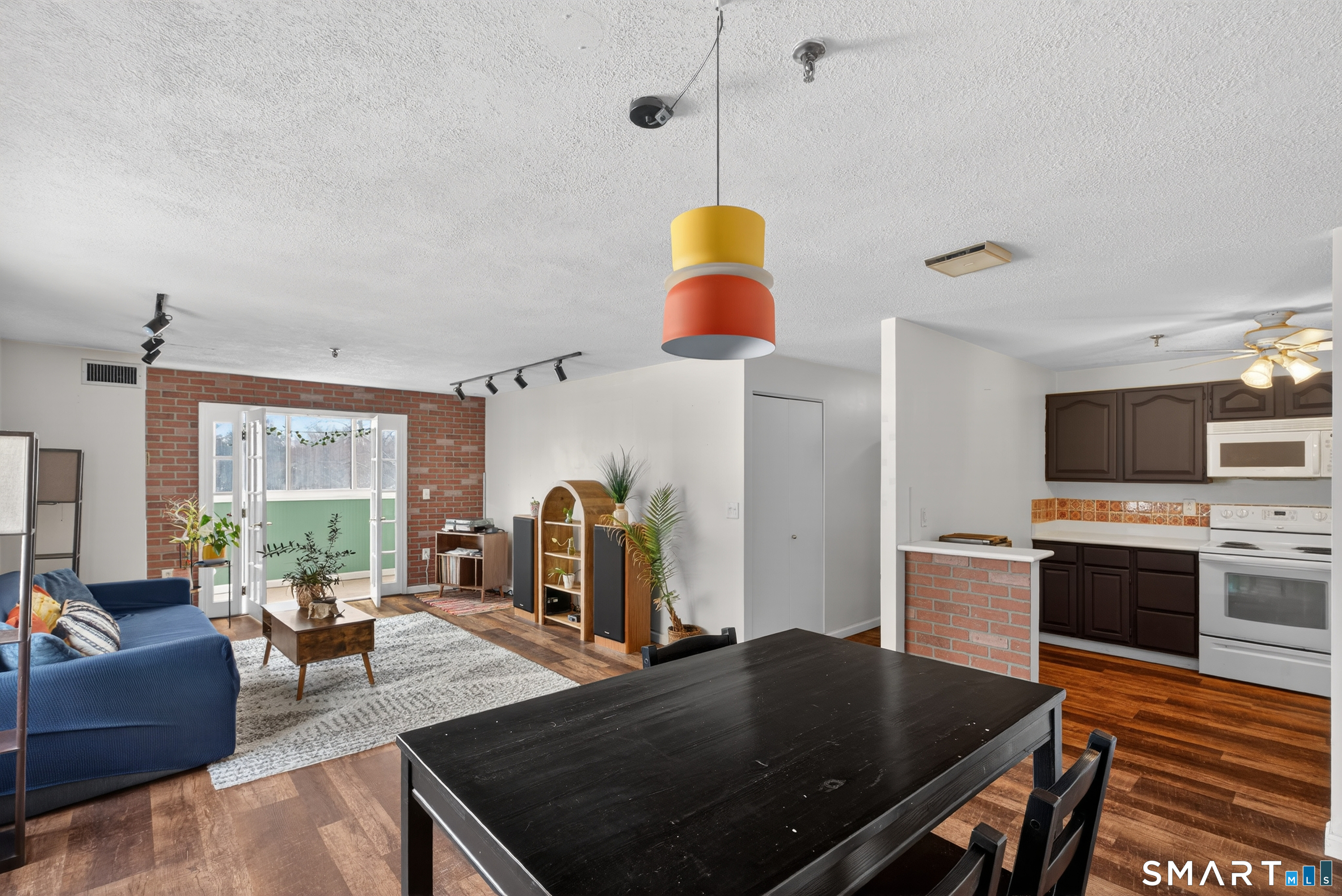 21 Putter Drive, Unit 303S Wallingford, CT 06492 - Photo 21 of 30 a living room with furniture and a flat screen tv